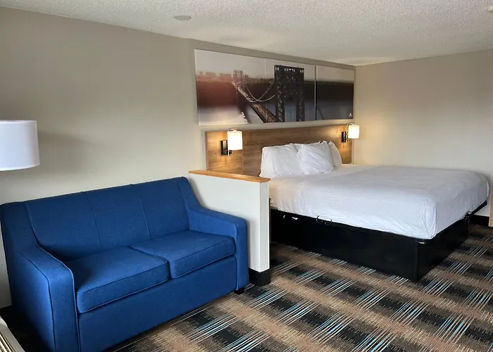 Rodeway Inn & Suites